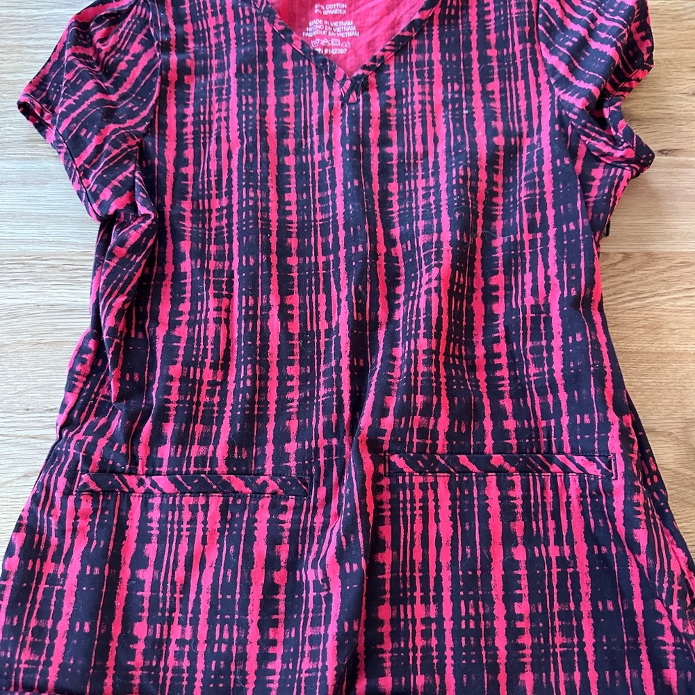 Jaanuu scrub top size small
